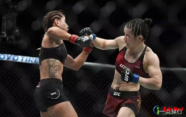 中国UFC首位冠军 张伟丽42秒TKO战胜对手