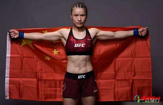 中国UFC首位冠军 张伟丽42秒TKO战胜对手