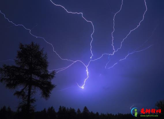 雷电天气怎么保护自己？雷电黄色预警严重吗