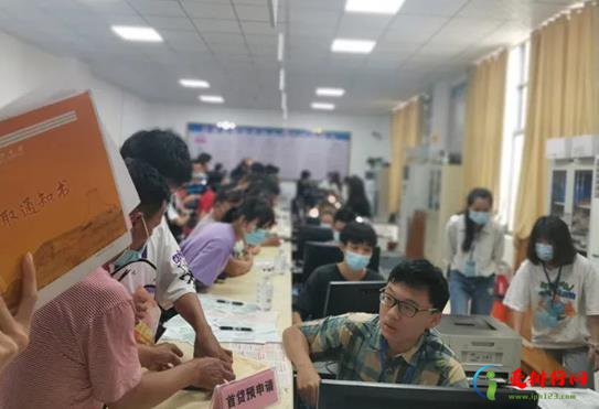 助学贷款没下来怎么交学费？助学贷款毕业就要马上还吗