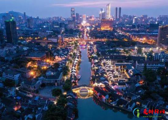 十大餐饮收入最高的省市区，广东是岭南文化重要传承地、河北常住人口多