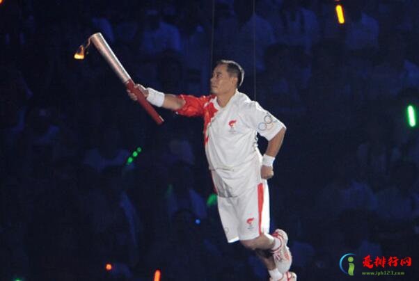 世界十大体操运动员排行榜 “体操王子”李宁榜上有名